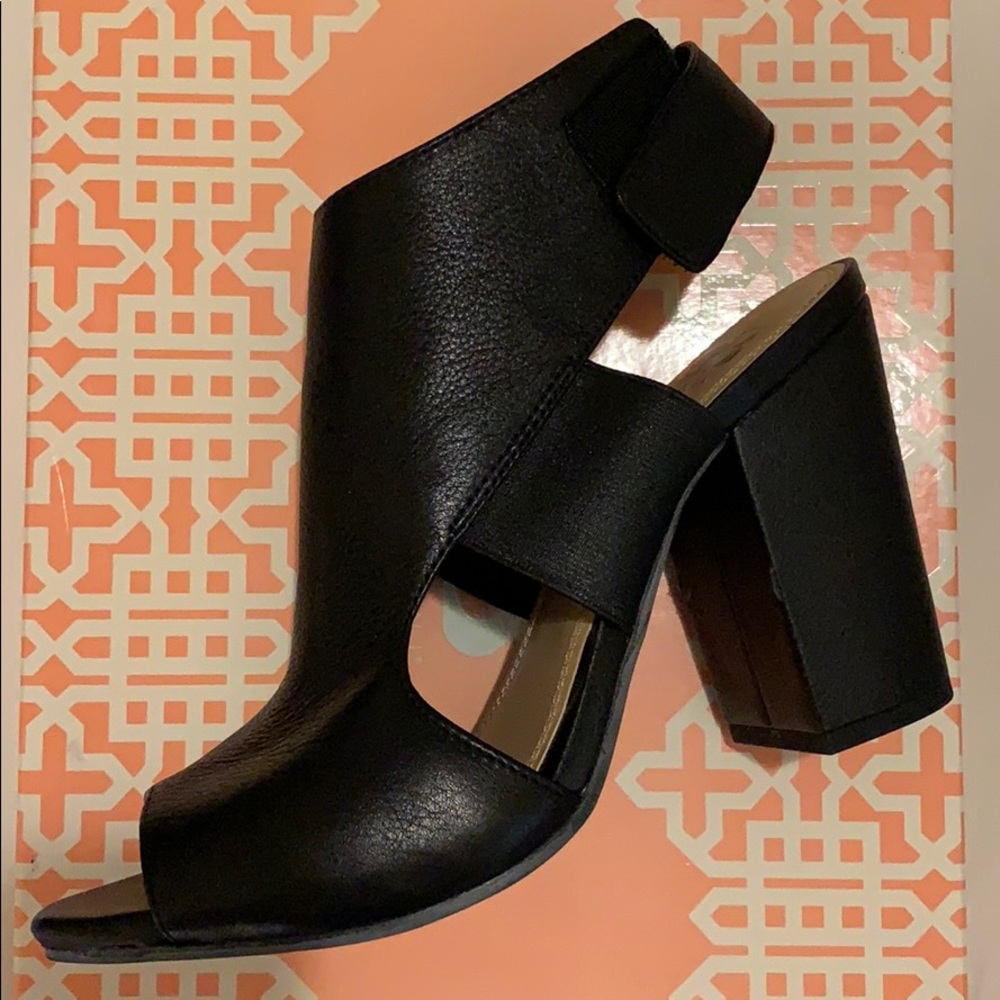 Gianni Bini chunky heel